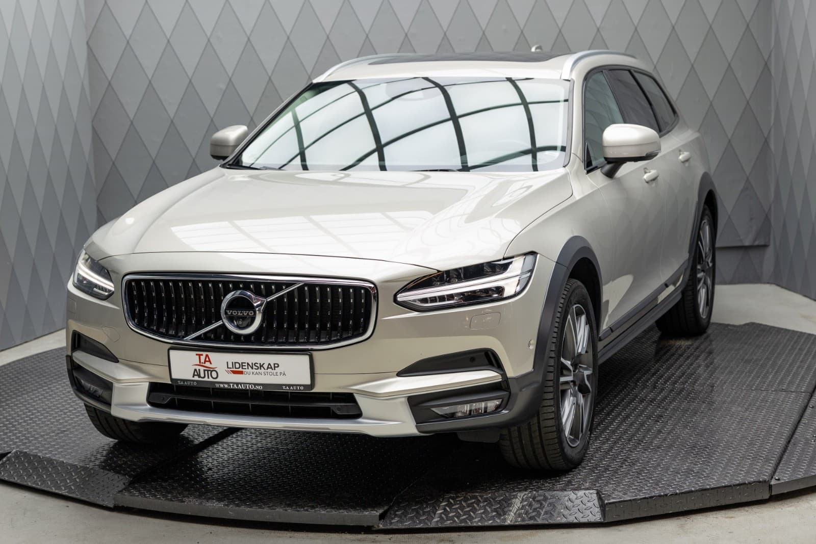 Volvo V90 Cross Country - bilde 3