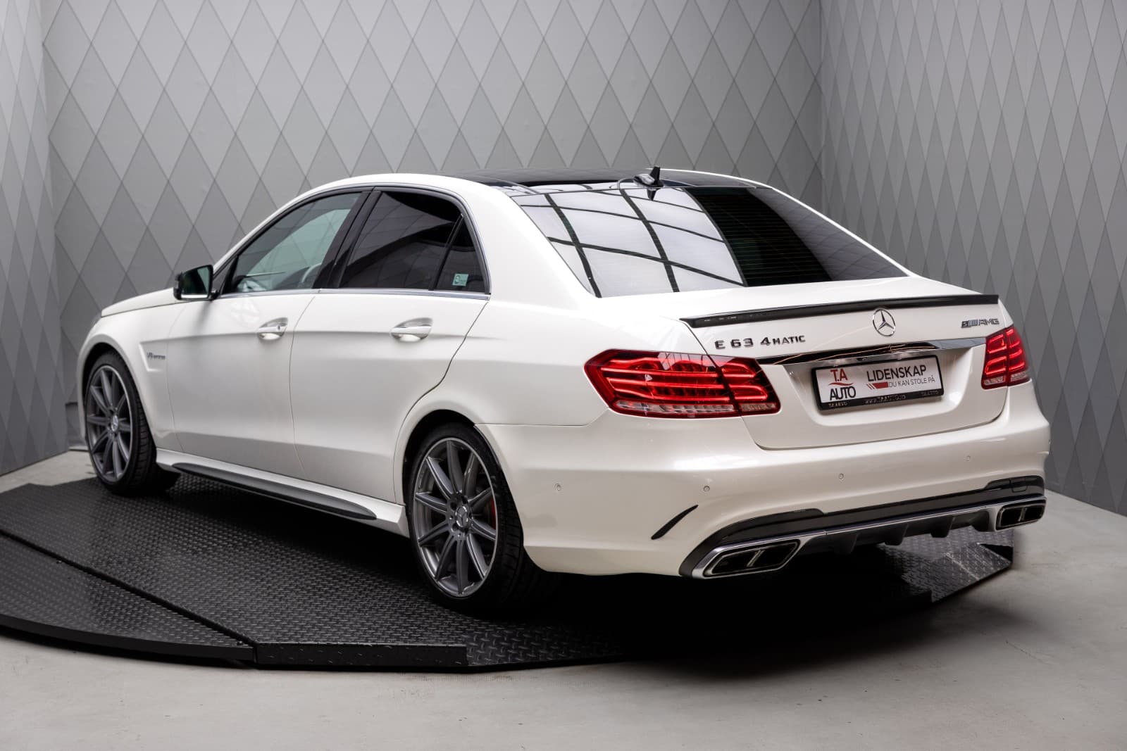 Mercedes-Benz E-Klasse - bilde 1