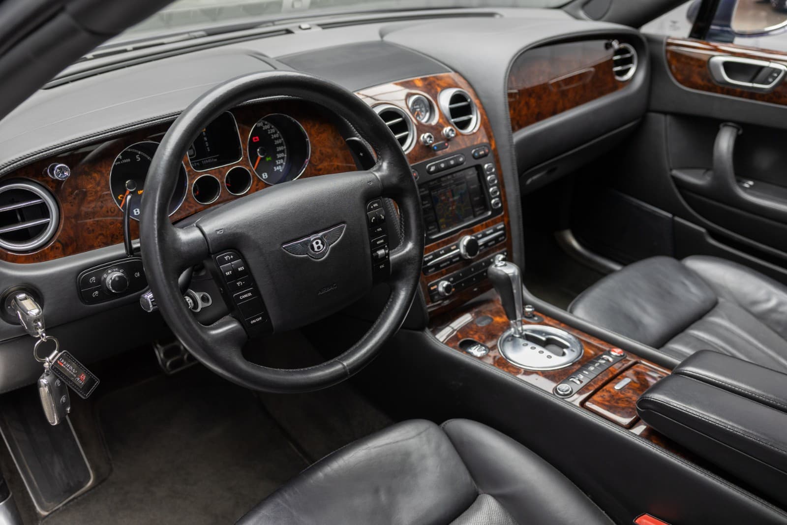 Bentley Flying Spur - bilde 20