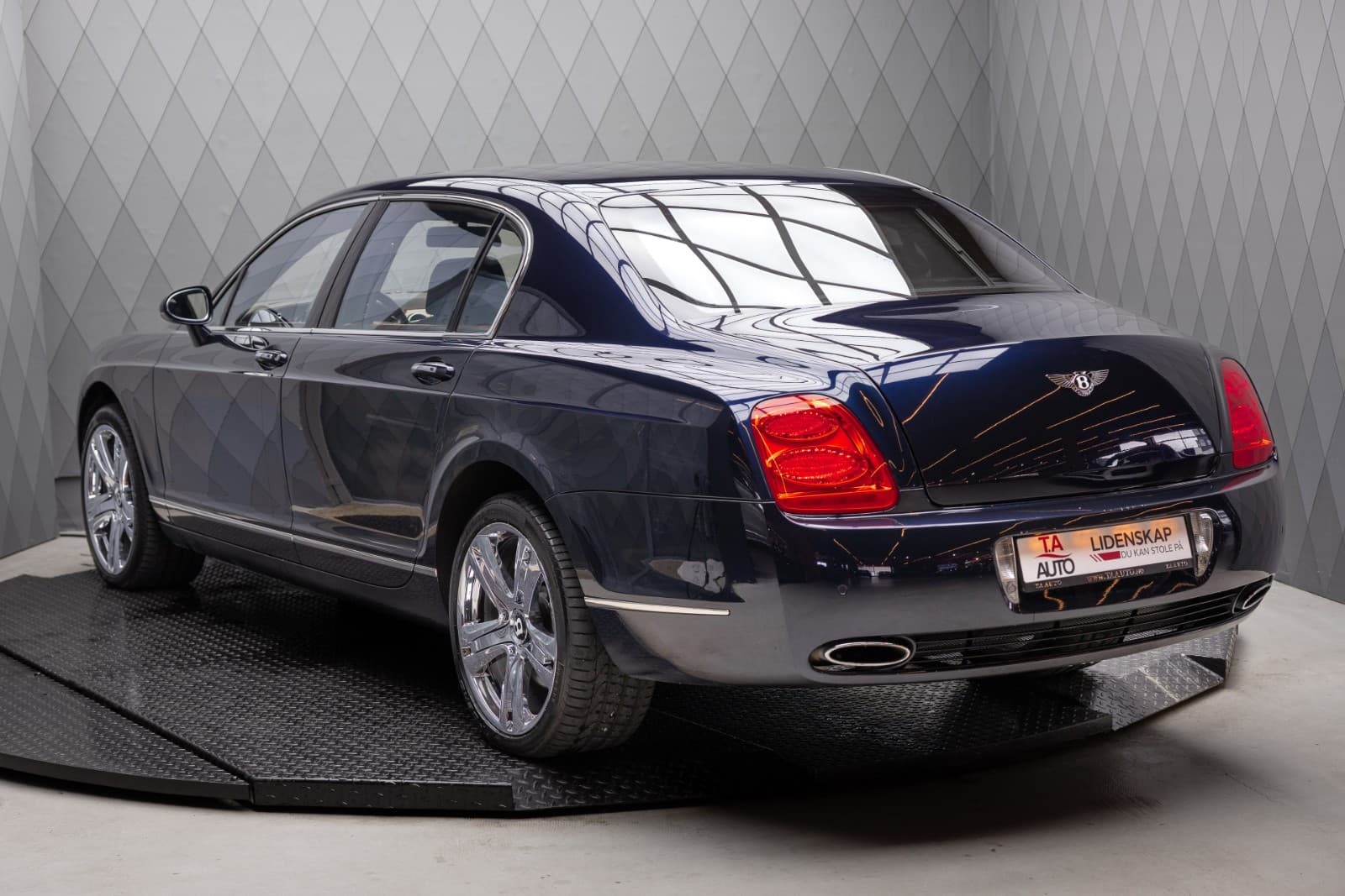 Bentley Flying Spur - bilde 1