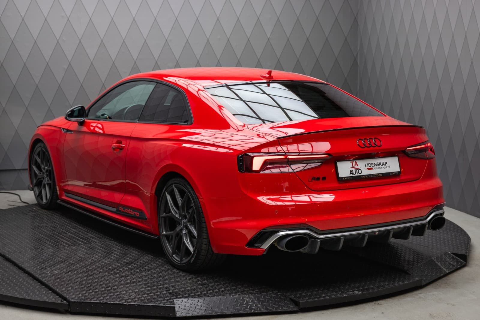 Audi RS5 - bilde 1