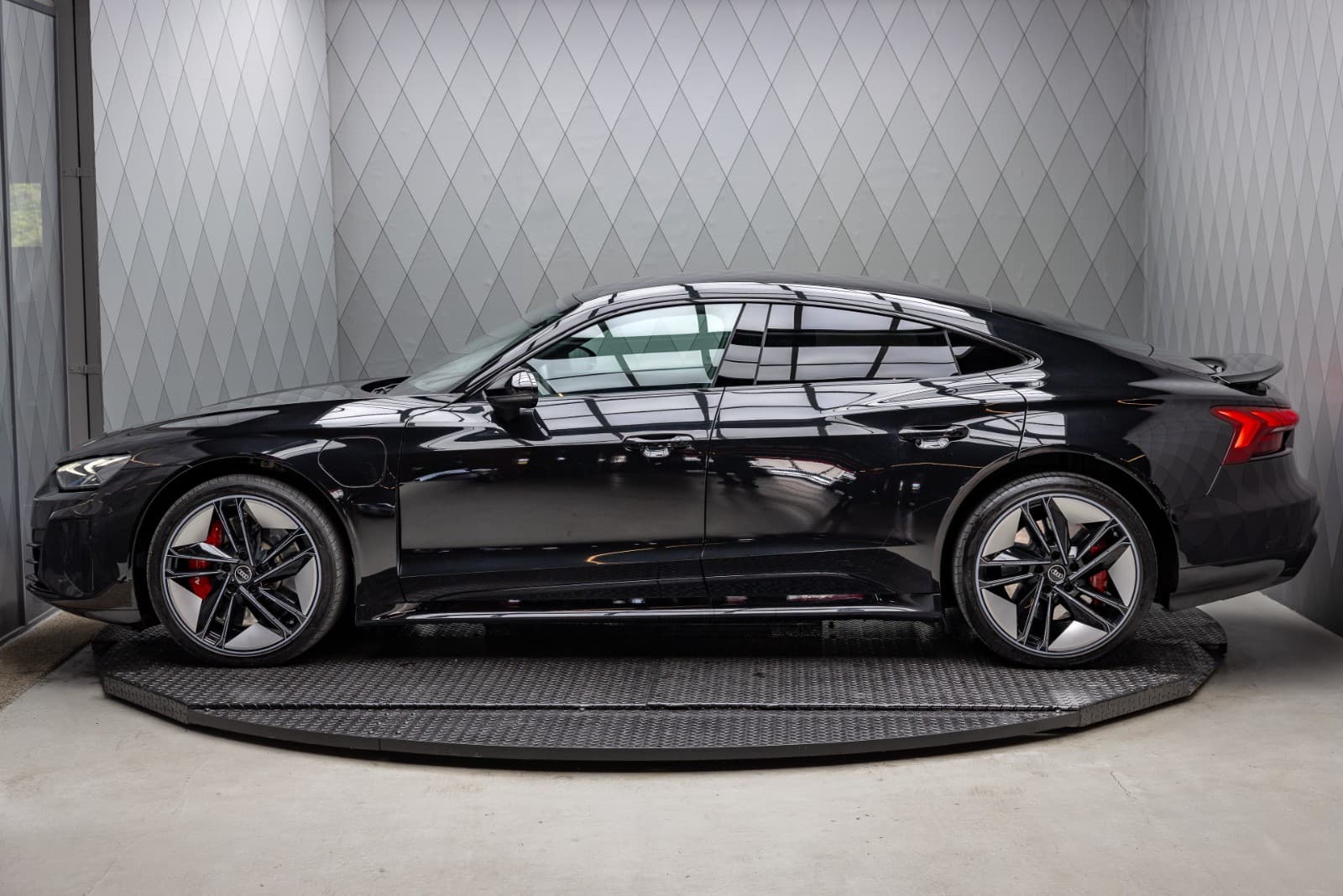 Audi e-tron GT RS - bilde 9