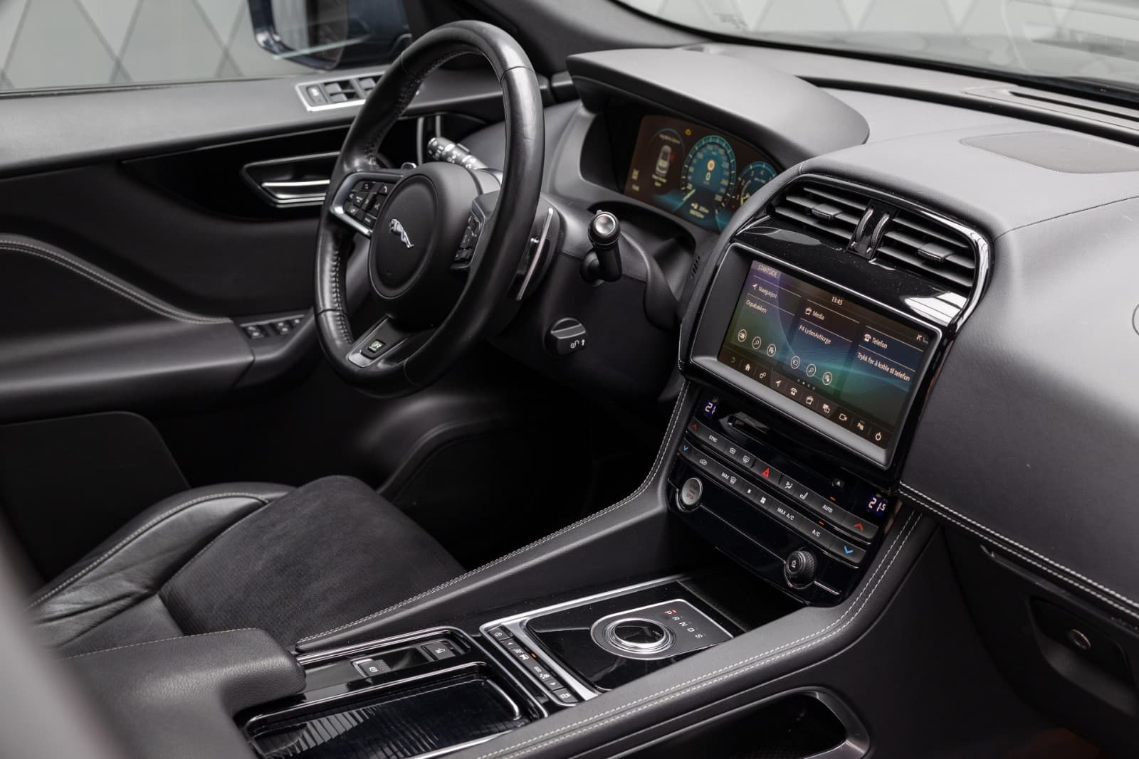 Jaguar F-PACE - bilde 38