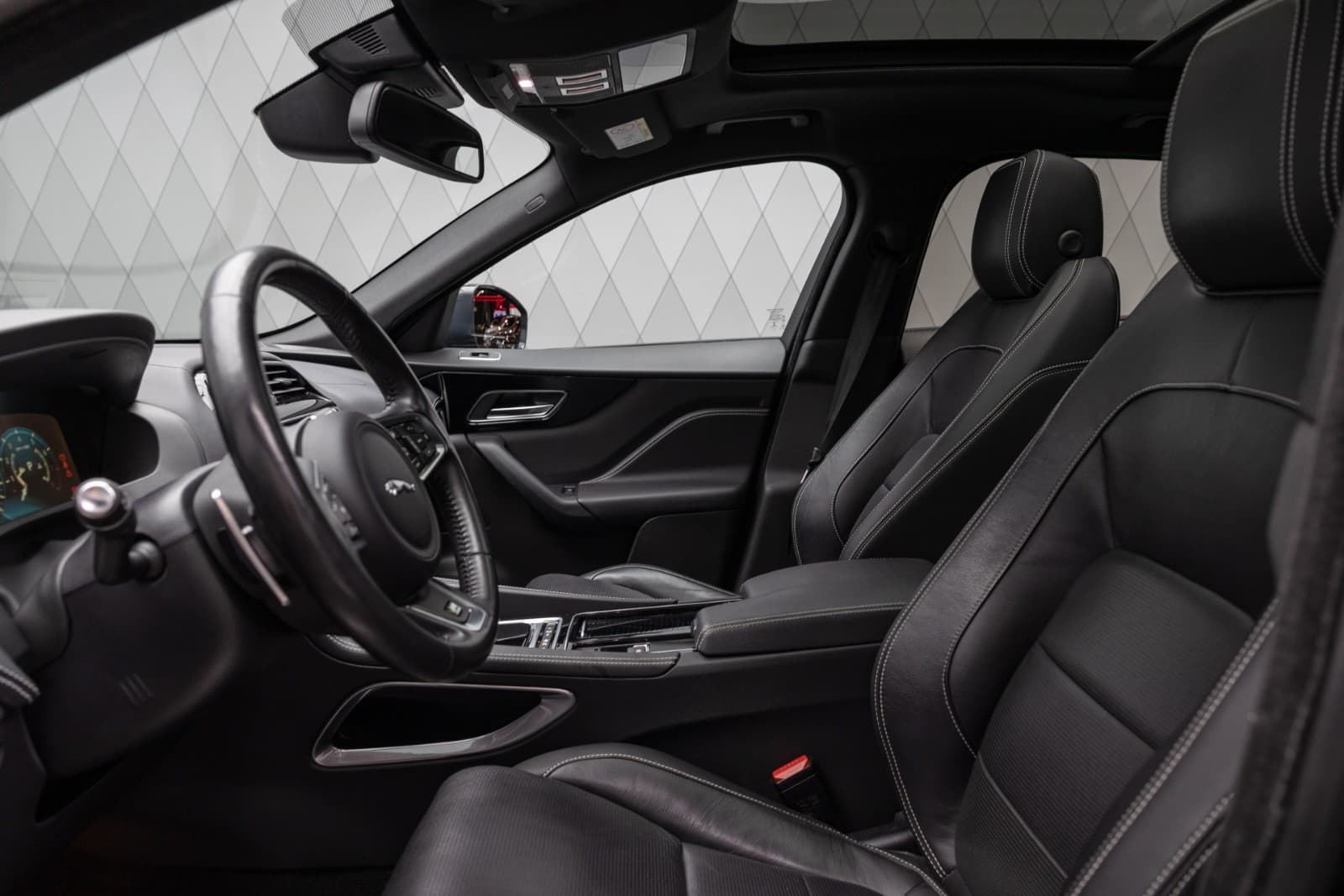 Jaguar F-PACE - bilde 22