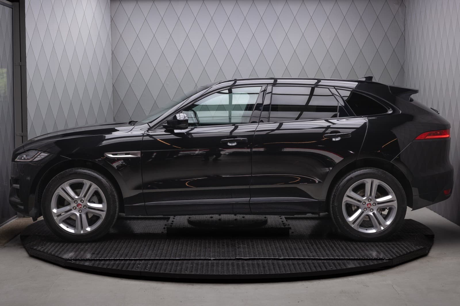 Jaguar F-PACE - bilde 9