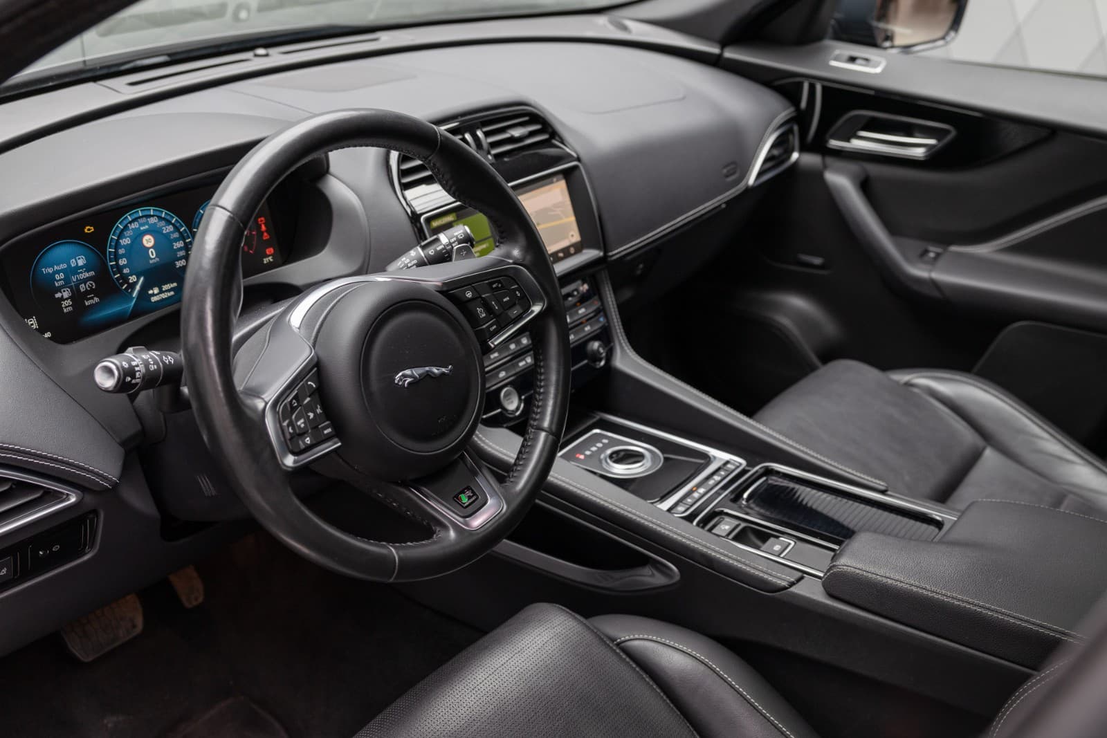 Jaguar F-PACE - bilde 21