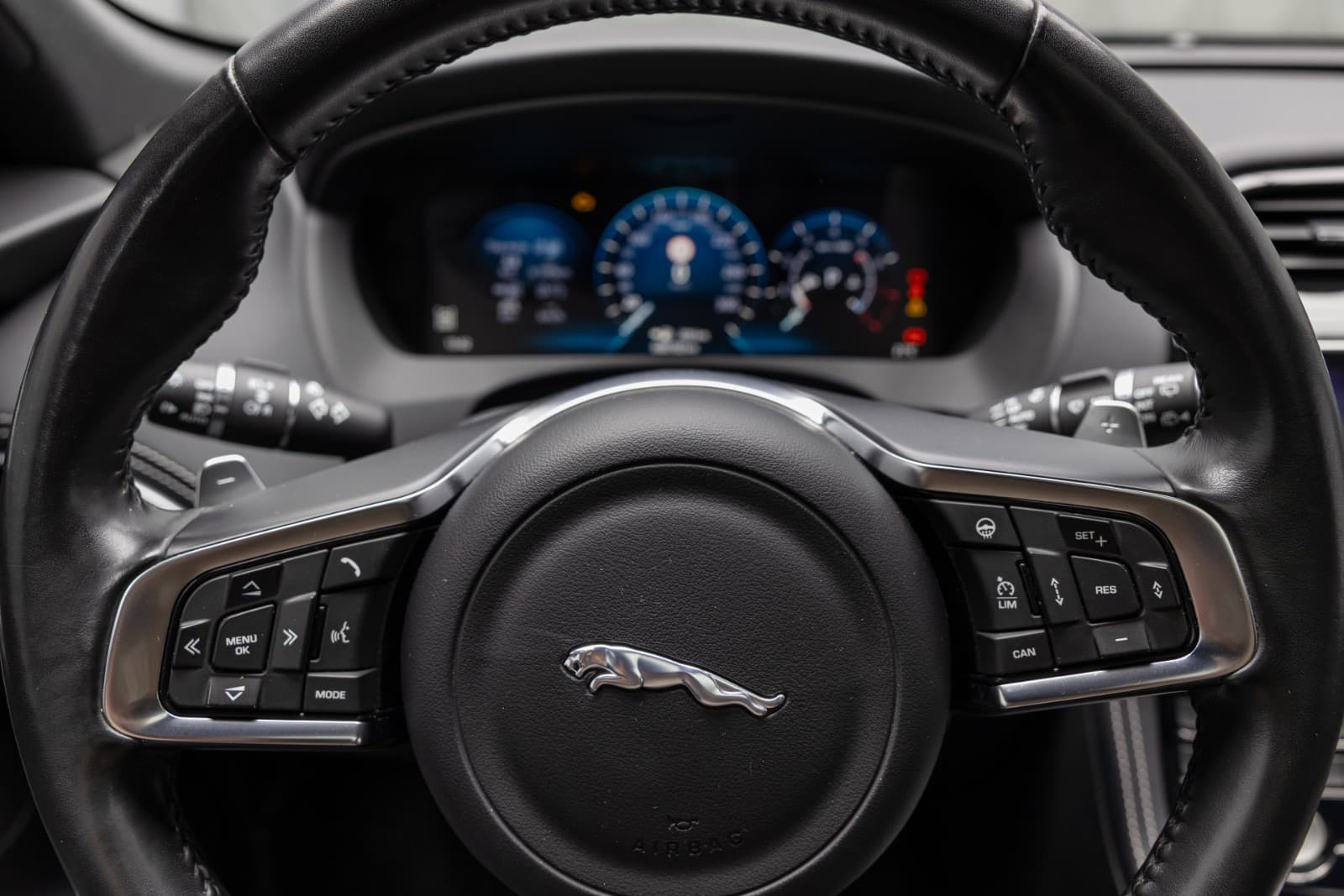 Jaguar F-PACE - bilde 23