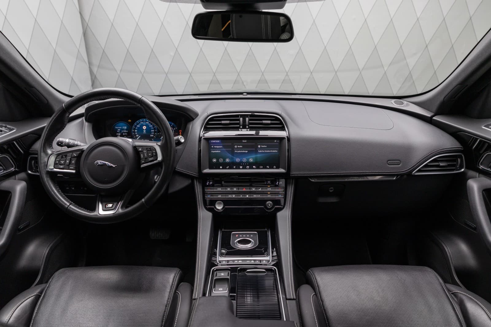 Jaguar F-PACE - bilde 18