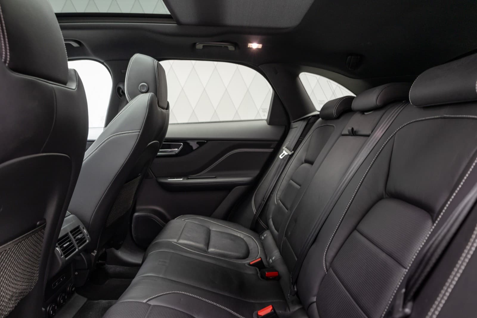 Jaguar F-PACE - bilde 36