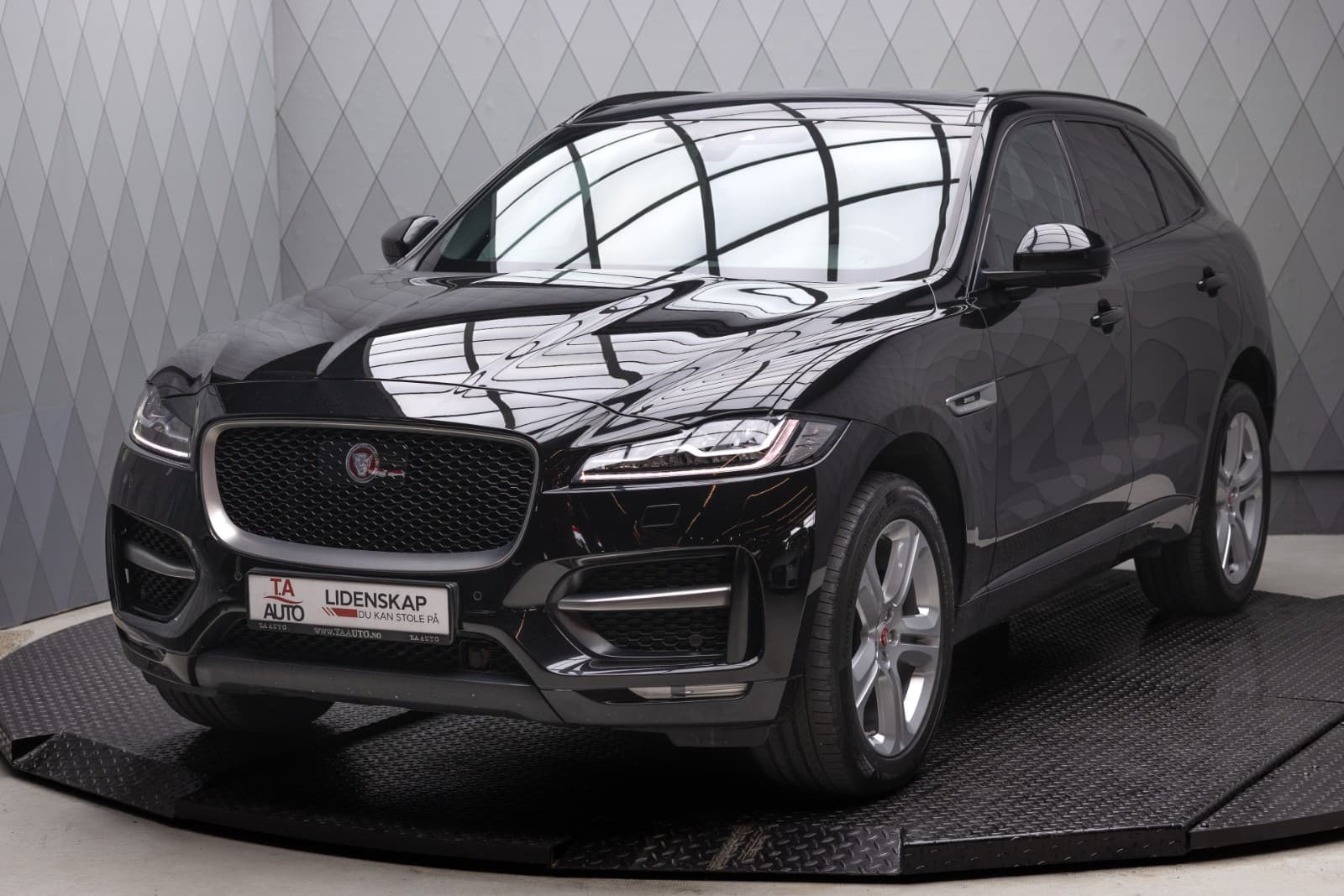 Jaguar F-PACE - bilde 3