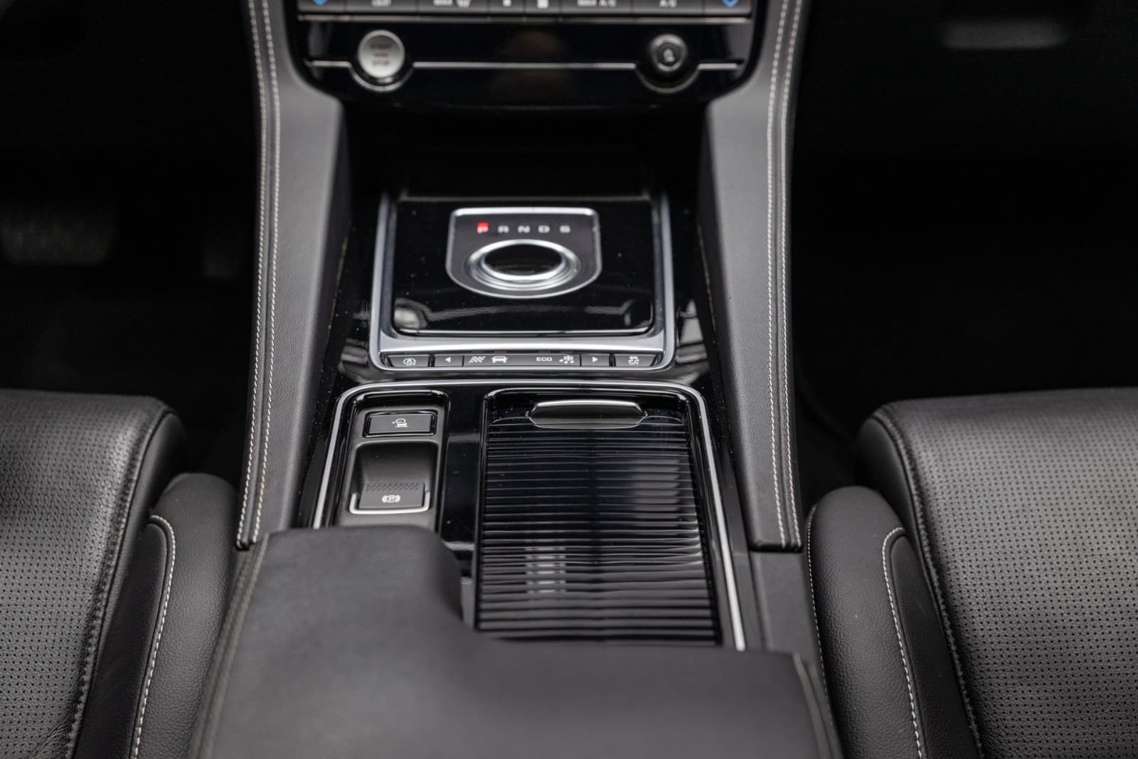 Jaguar F-PACE - bilde 32