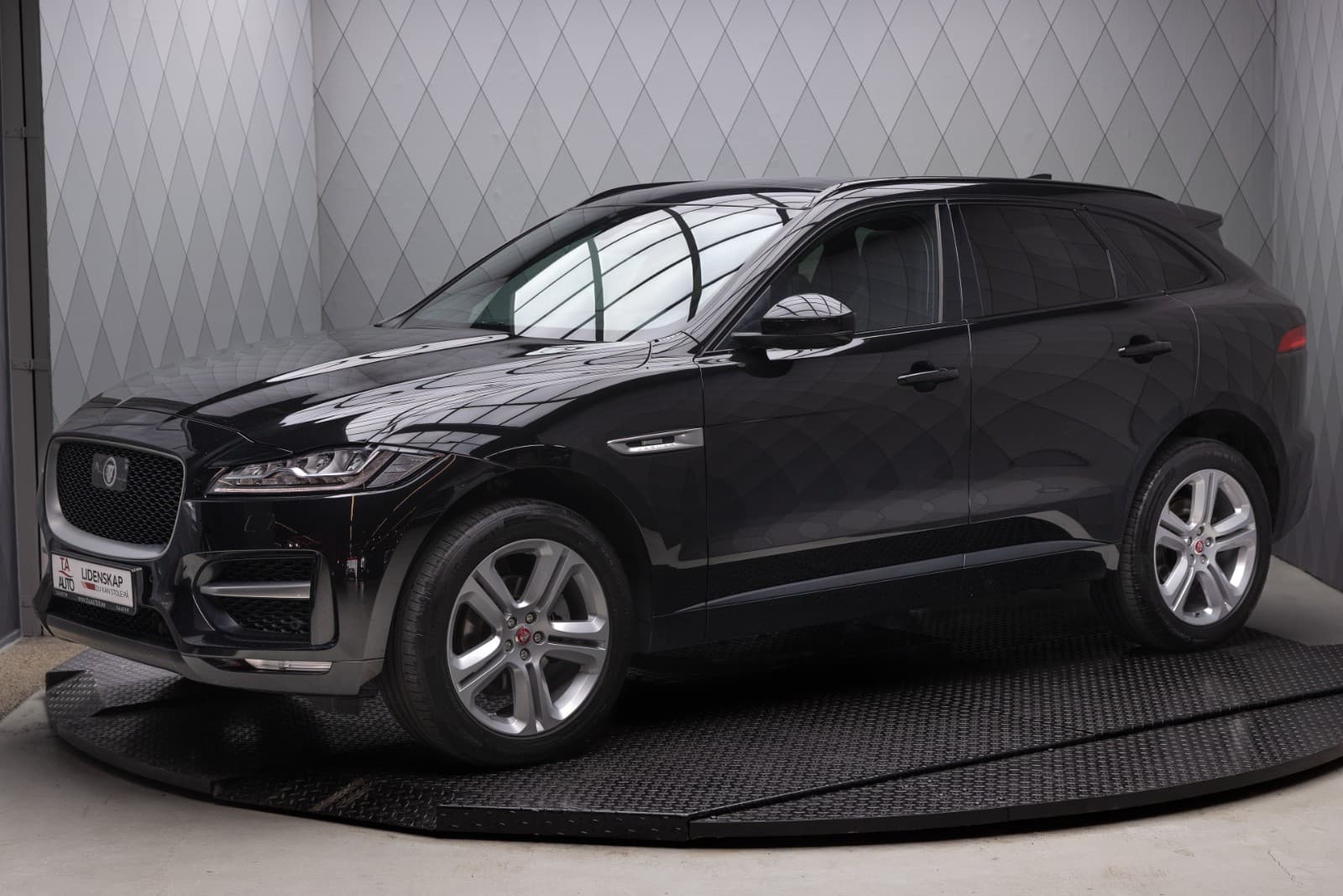 Jaguar F-PACE - bilde 2