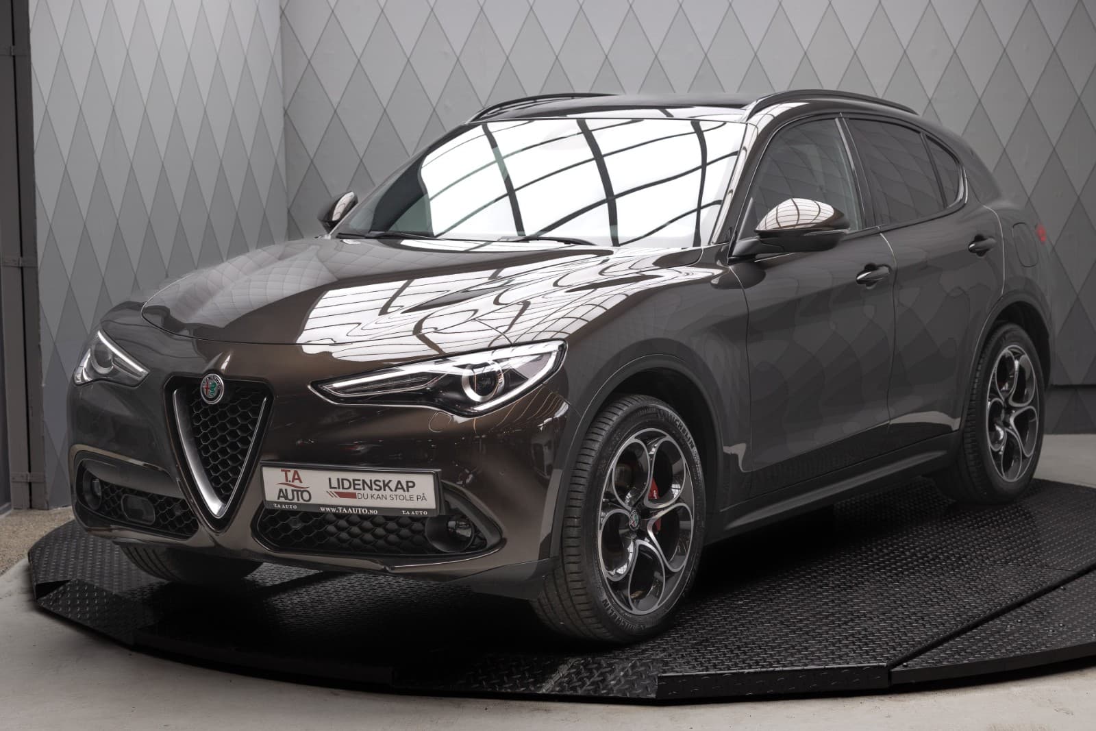 Alfa Romeo Stelvio - bilde 3