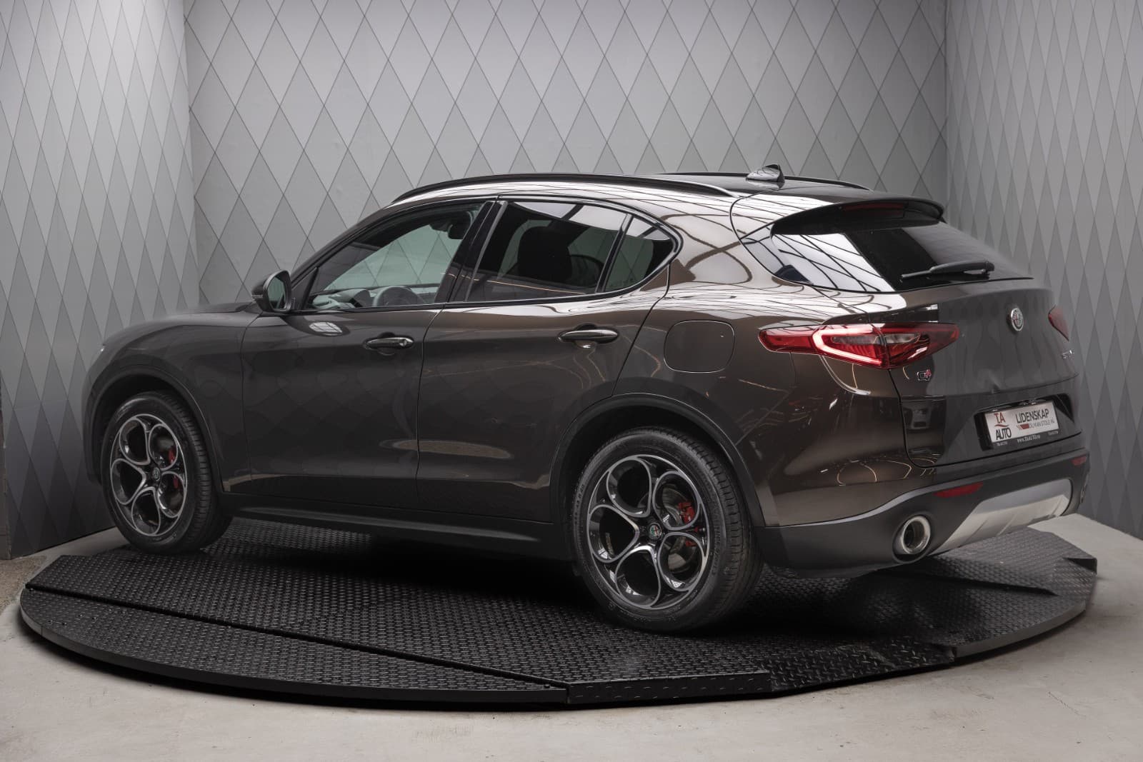 Alfa Romeo Stelvio - bilde 9