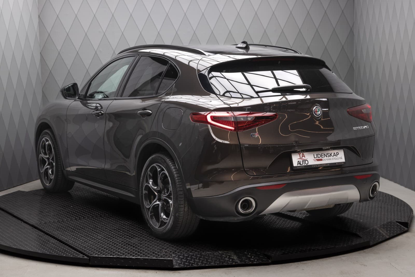 Alfa Romeo Stelvio - bilde 1