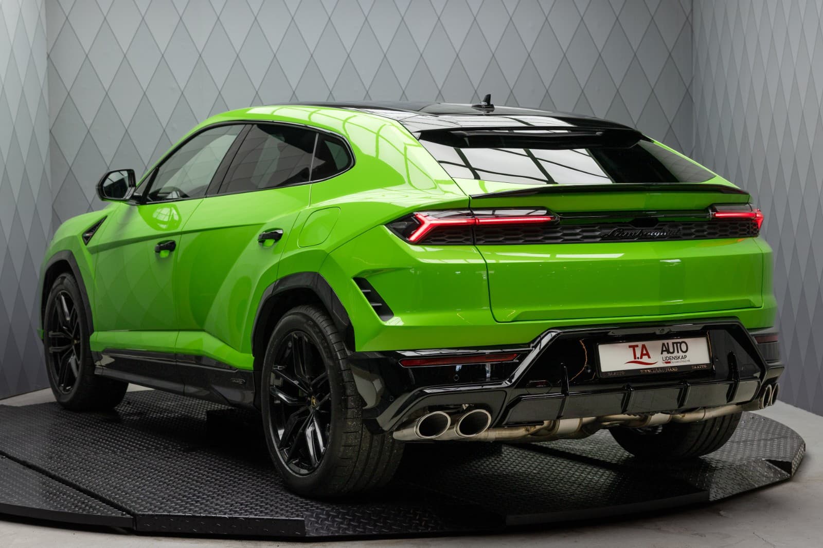 Lamborghini Urus - bilde 1