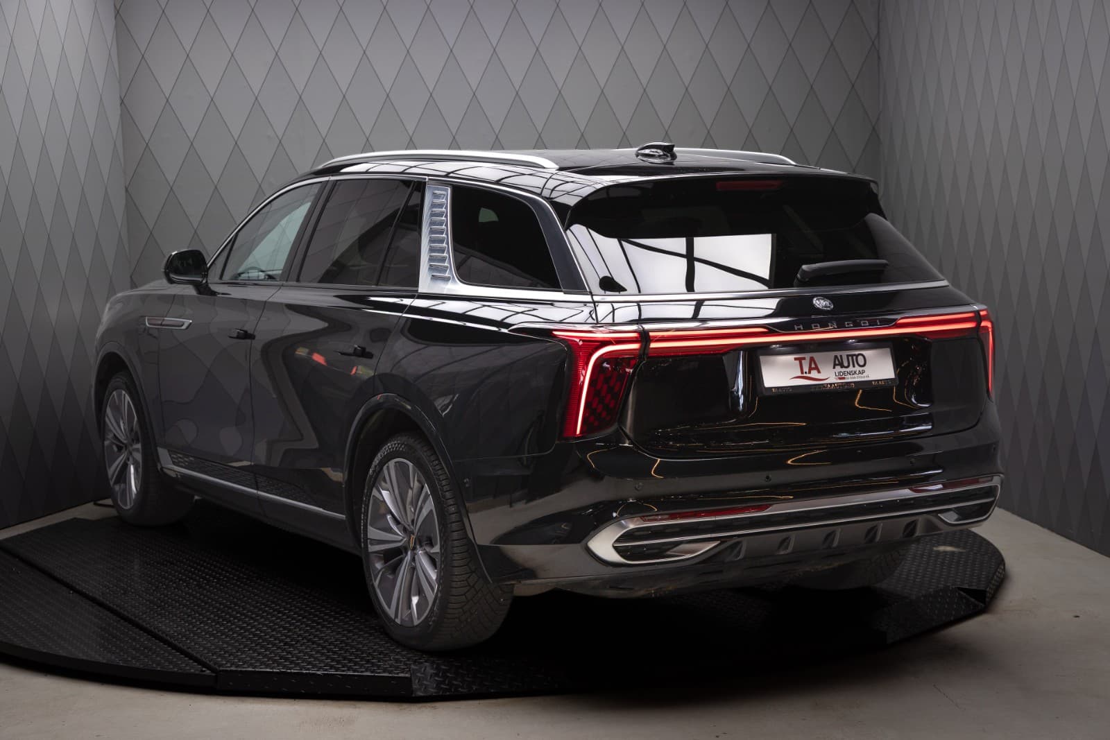 Hongqi E-HS9 - bilde 1