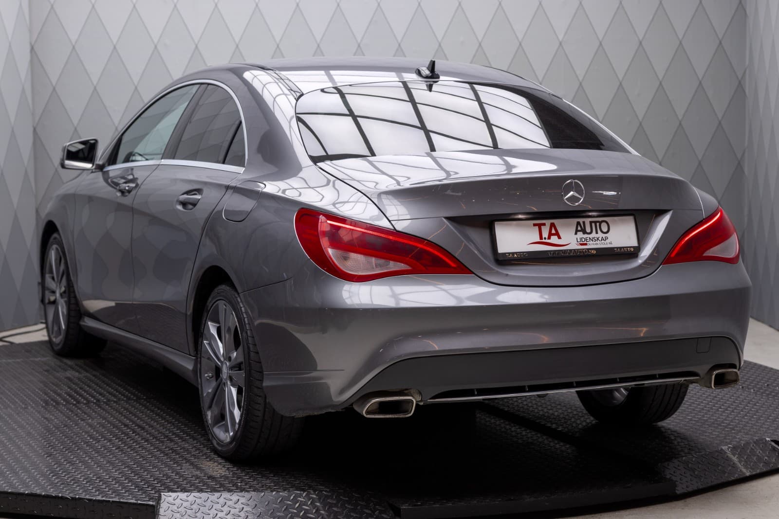 Mercedes-Benz CLA180 - bilde 1