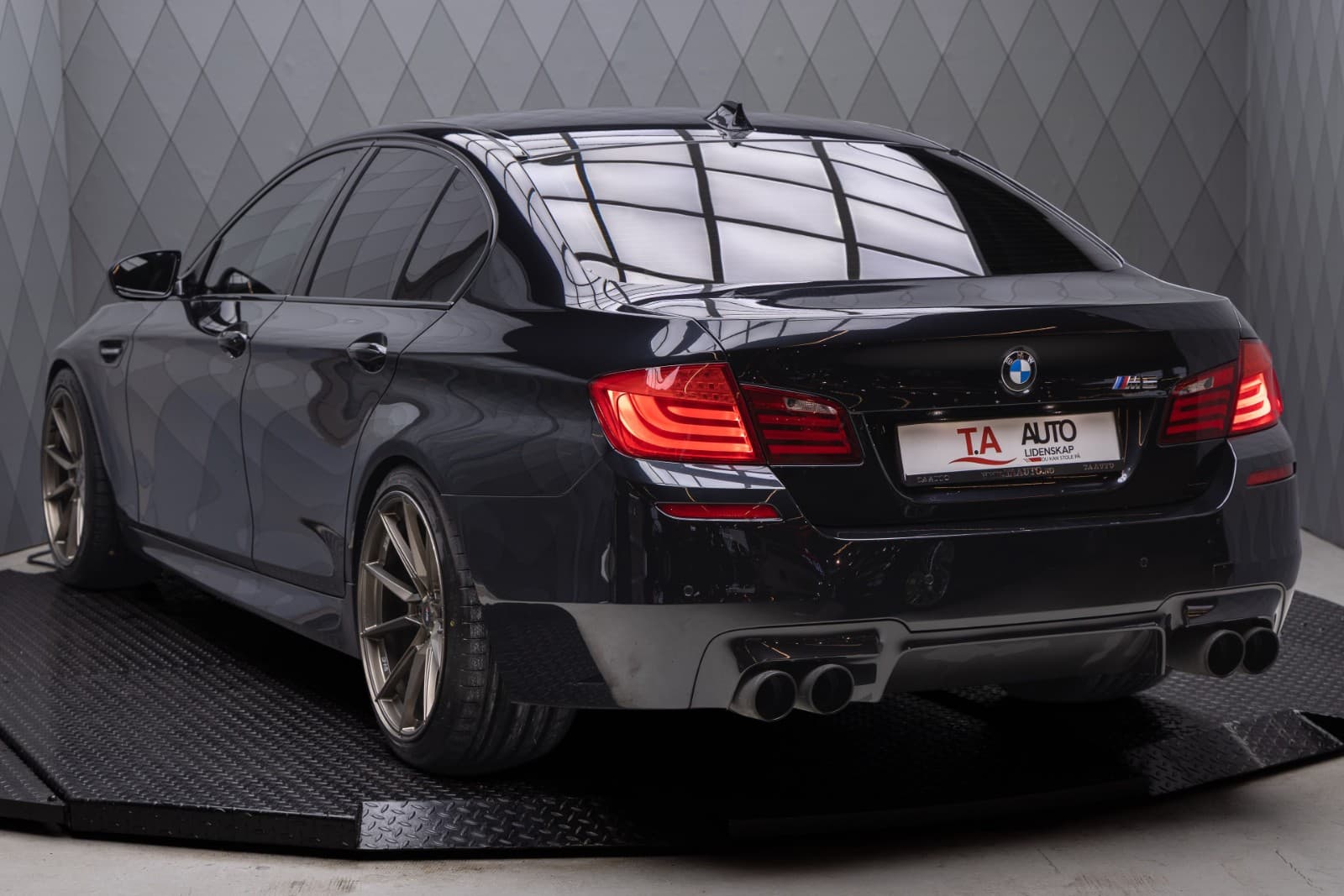 BMW M5 - bilde 1