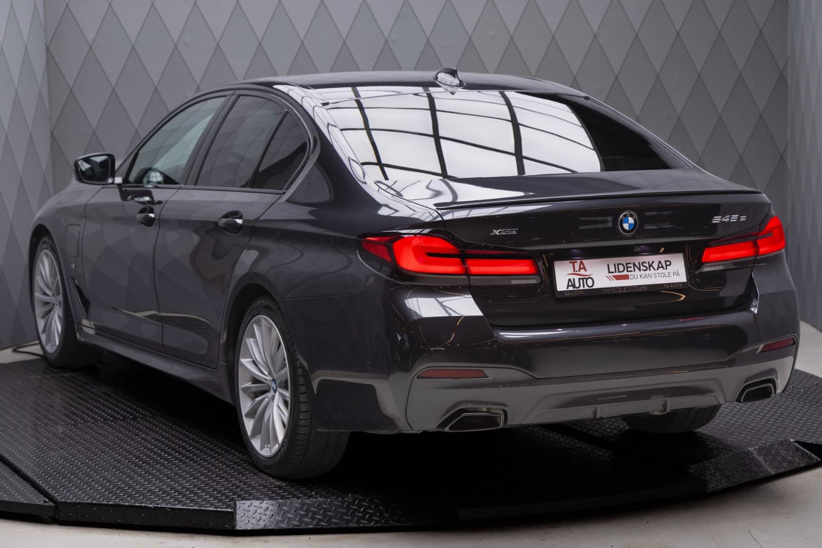 BMW 545e - bilde 1