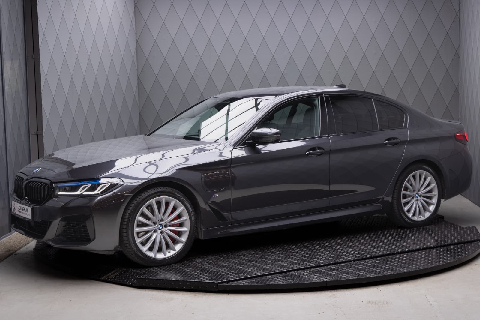 BMW 545e - bilde 2