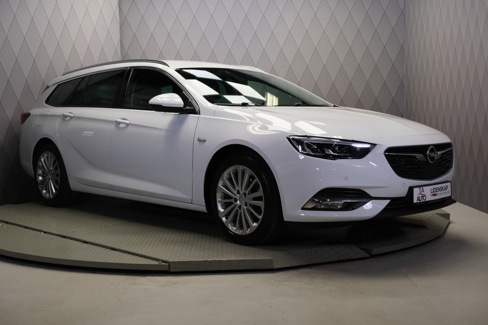 Opel Insignia - bilde 2