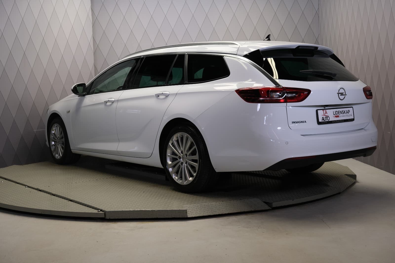 Opel Insignia - bilde 1