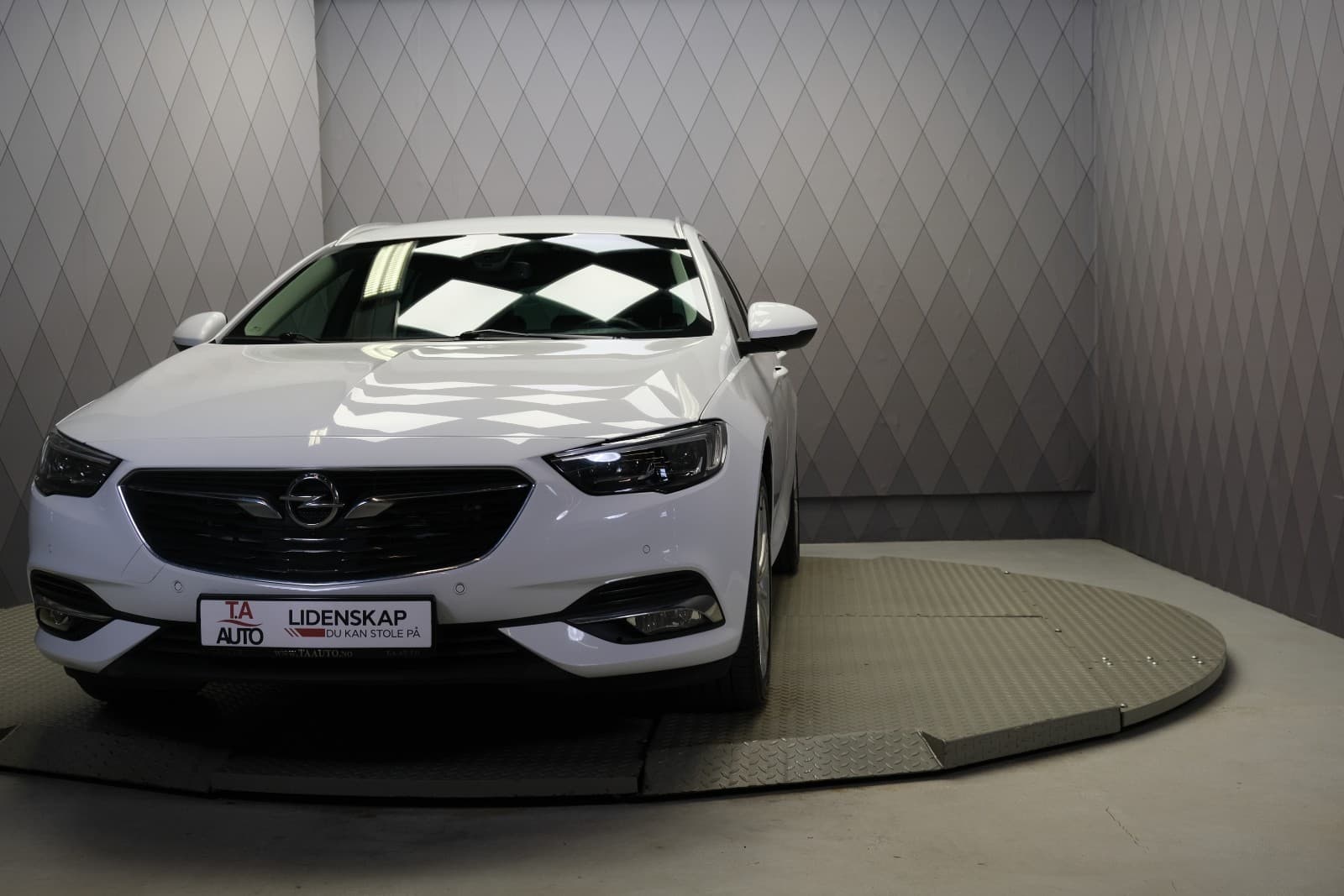 Opel Insignia - bilde 16
