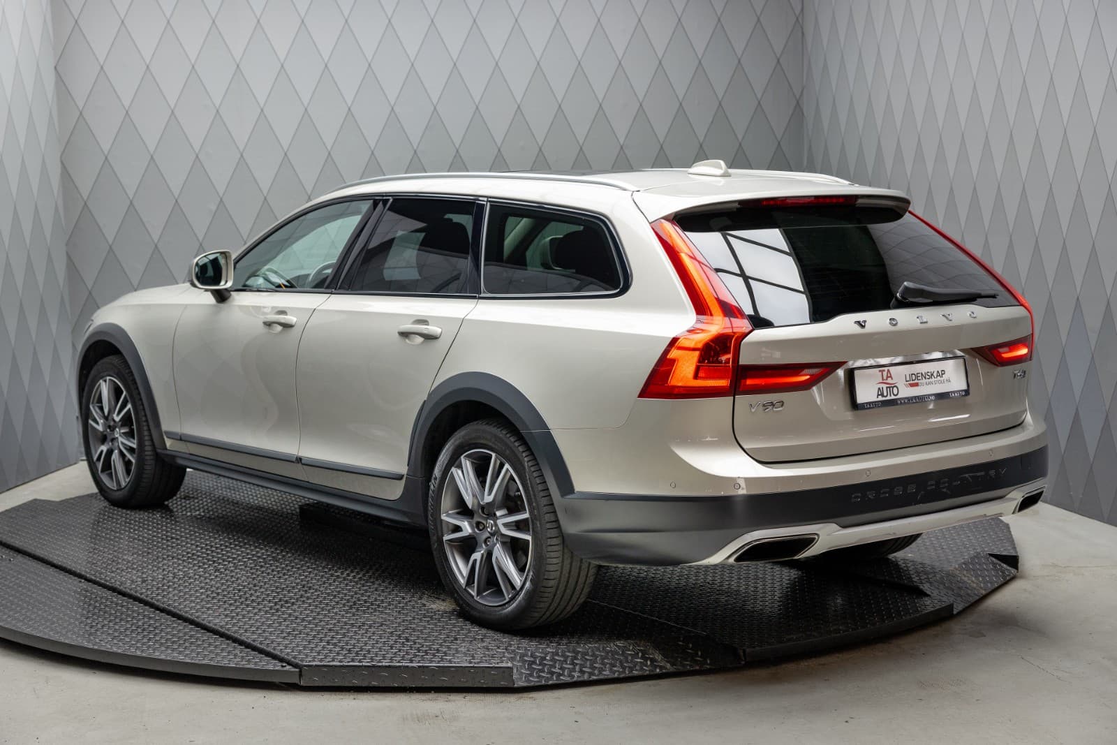 Volvo V90 Cross Country