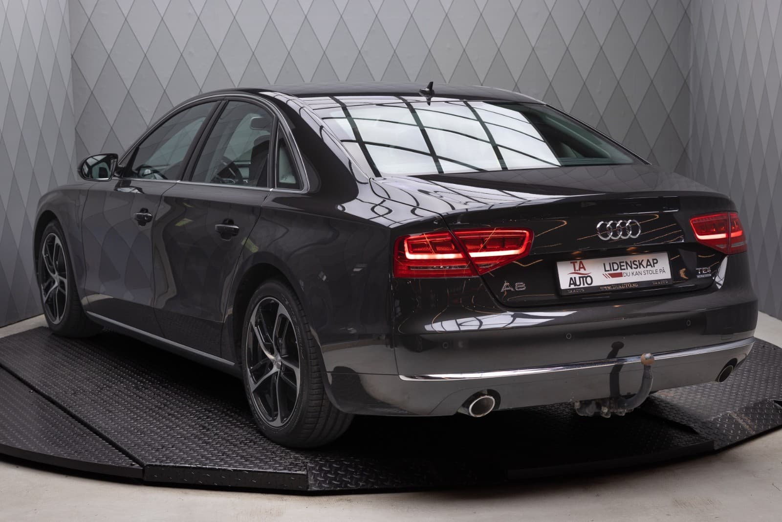Audi A8 - bilde 1