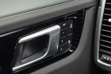 Porsche Cayenne - thumbnail 26