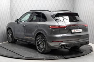 Porsche Cayenne - thumbnail 1