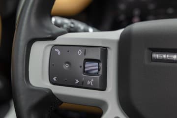 Land Rover Defender - thumbnail 24