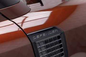 Land Rover Defender - thumbnail 10
