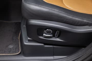 Land Rover Defender - thumbnail 16