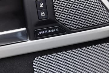 Land Rover Defender - thumbnail 13