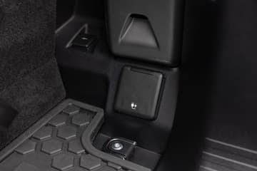 Land Rover Defender - thumbnail 40