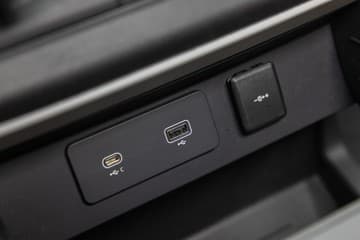 Land Rover Defender - thumbnail 33