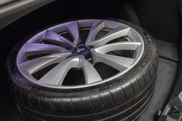 Tesla Model 3 - thumbnail 25