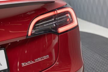 Tesla Model 3 - thumbnail 9