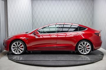 Tesla Model 3 - thumbnail 7