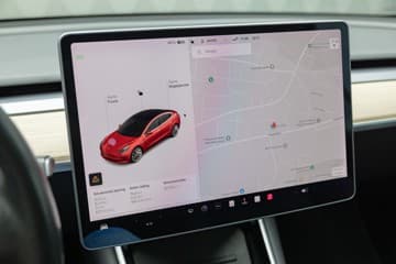 Tesla Model 3 - thumbnail 18