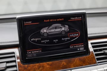 Audi S8 - thumbnail 30