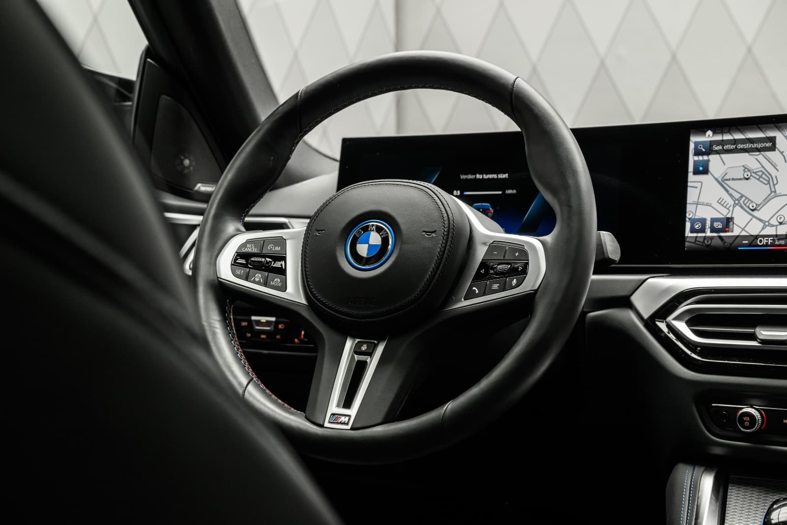 BMW i4 - bilde 24