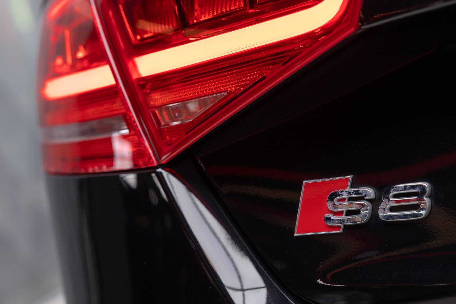 Audi S8 - bilde 6