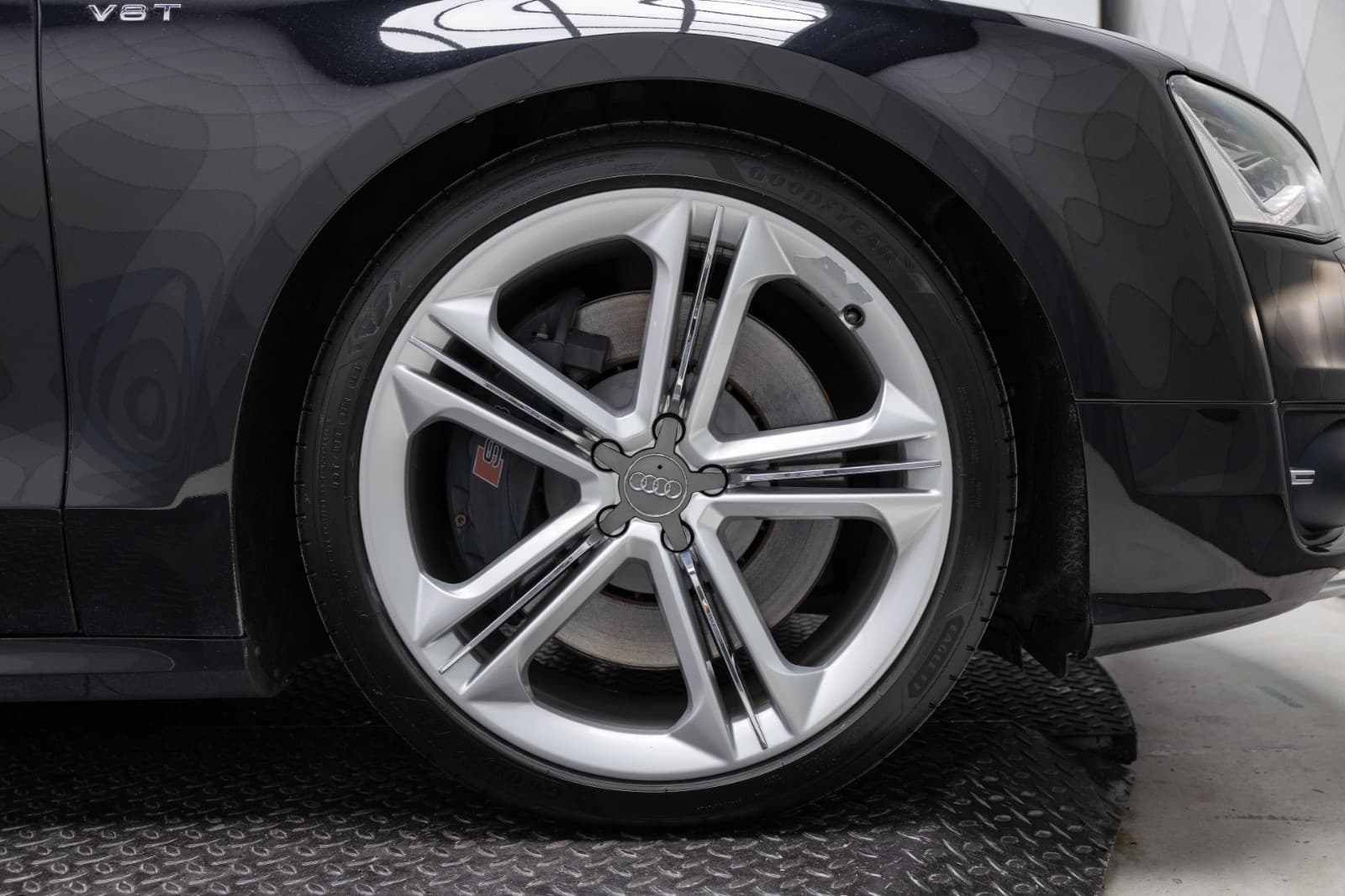 Audi S8 - bilde 14