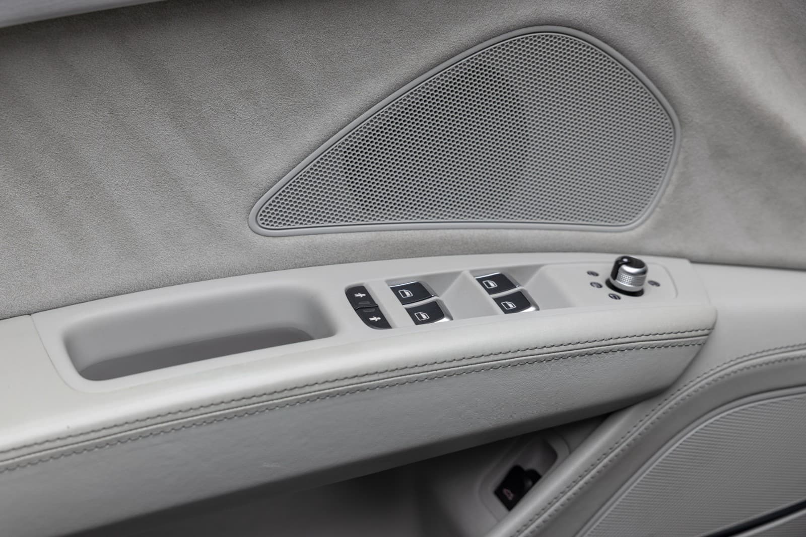 Audi S8 - bilde 18