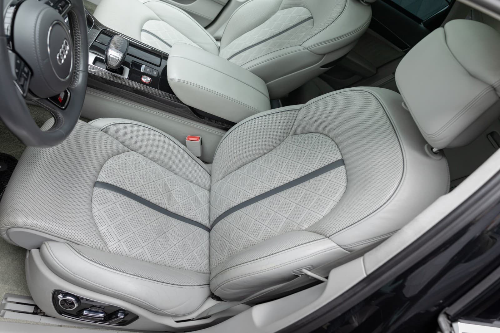 Audi S8 - bilde 21