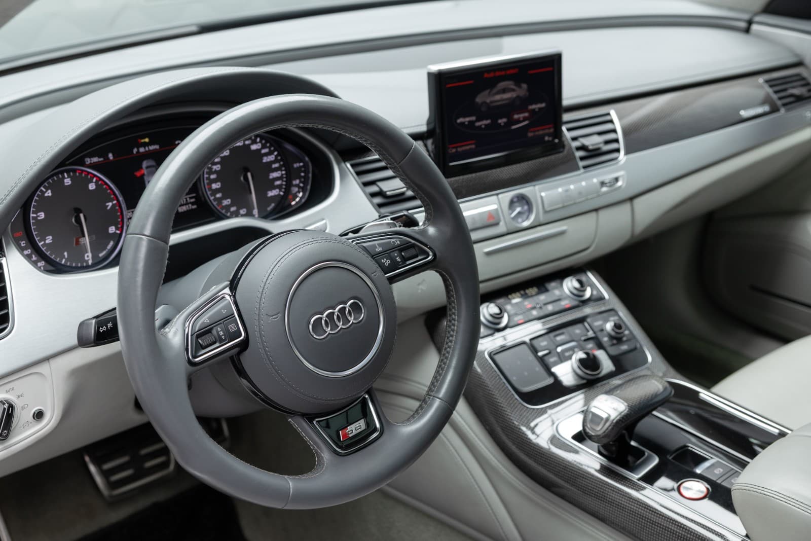 Audi S8 - bilde 23