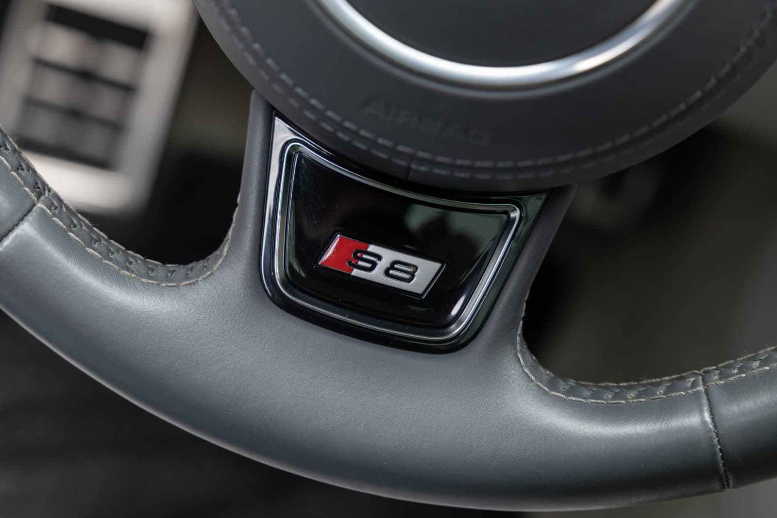 Audi S8 - bilde 26